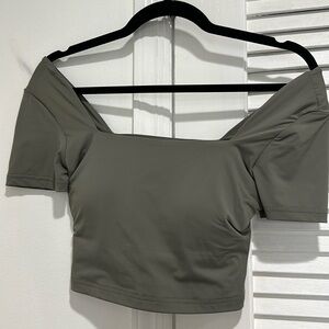 Klassy network short sleeve square neck brami green